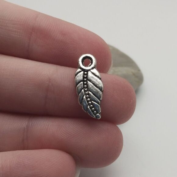 Bohemian mini leaf charm pendant - Picture 1 of 1
